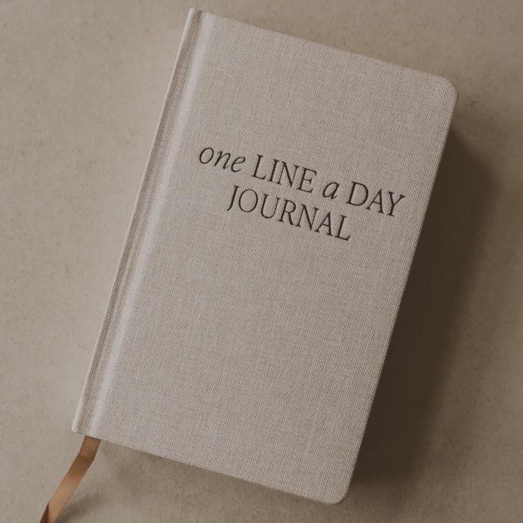 Sweet Water Decor Tan One Line A Day Journal – 366 Páginas Rayadas Libro De Recuerdos De Cinco Años – Diario Y Diario Anual, Cubierta De Tela Marrón Con Marcapáginas De Cinta