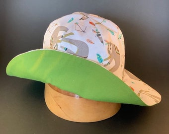 Sombrero de sol australiano hecho a mano para niños con divertido estampado Cool Sloth