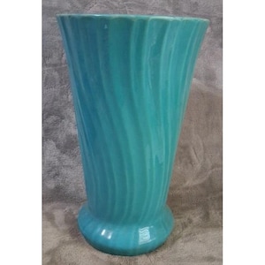Bauer Pottery USA Turkosblå virvelformad utsvängd keramikvas 30 cm Art Deco MCM