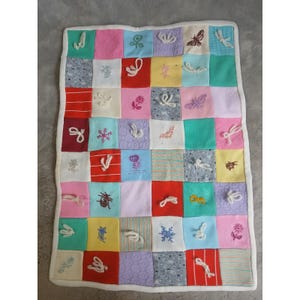 手作りパッチワークベビー感覚ブランケット刺繍入り17x12ドールハウスキルト