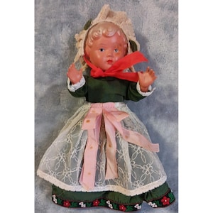 Muñeca vintage de 10 pulgadas, articulaciones elásticas de plástico, cabello pintado, zapatos, defectos en la cara (VER FOTOS) imagen 1