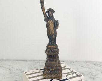 Statue en bronze de la liberté souvenir. Presse-papiers vintage Lady Liberty. Cadeau souvenir de New York. Figurine Statue de la Liberté Mid-Century