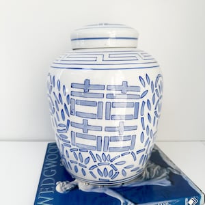 Large 10&quot; Vintage Chinese Double Happiness Ginger Jar, Light Blue and White Ginger Jar, Asian Grandmillennial Decor, Wedding Gift
