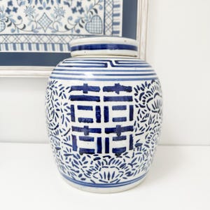 Large Vintage Chinese Double Happiness Ginger Jar, Blue and White Ginger Jar, Chinese Ginger Jar, Grandmillennial Decor, Wedding Gift