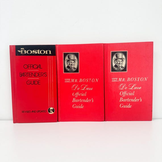 Vintage Old Mr. Boston De Luxe Official Bartender's Guide