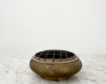 Plato de incienso de latón antiguo con tapa de jaula, soporte para flores de latón hecho en India