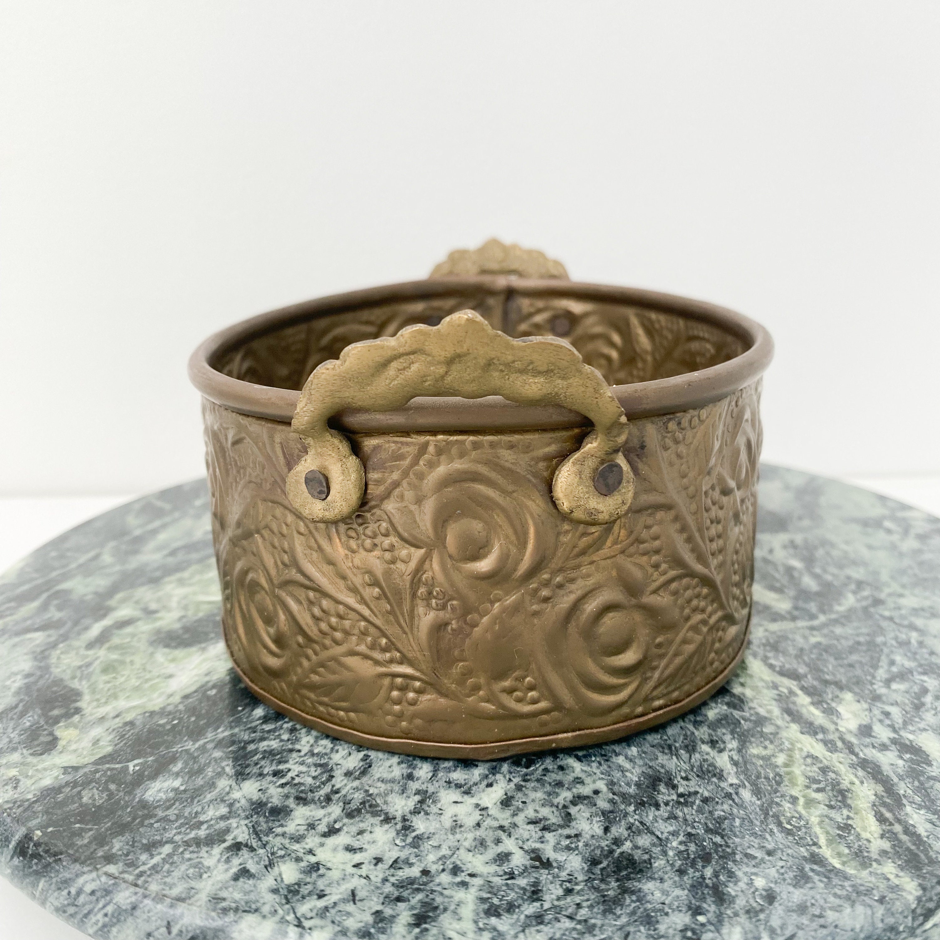 ヴィンテージ真鍮製プランター（ハンドル付き）、花柄真鍮製プランター