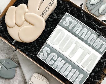 Straight Outta School koekjesvorm set van 2"