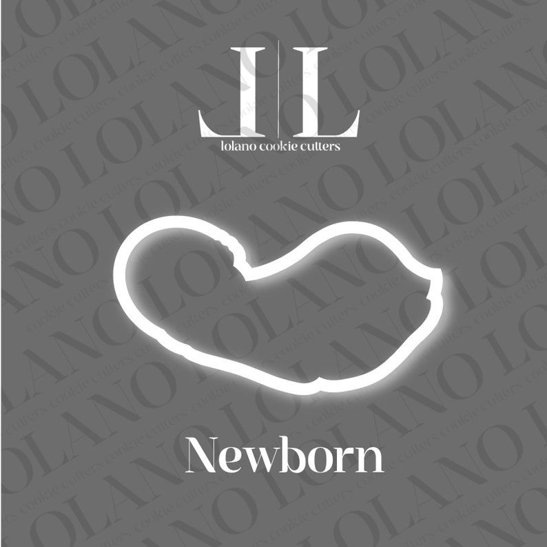 Może przedstawiać: Biały zarys foremki do ciasteczek w kształcie serca z napisem "Newborn" poniżej. Obrazek znajduje się na szarym tle z napisem "lolano cookie cutters" i literami "LL" nad foremką do ciasteczek.
