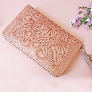 Cartera de cuero para mujer con mandala tallada a mano, cartera boho