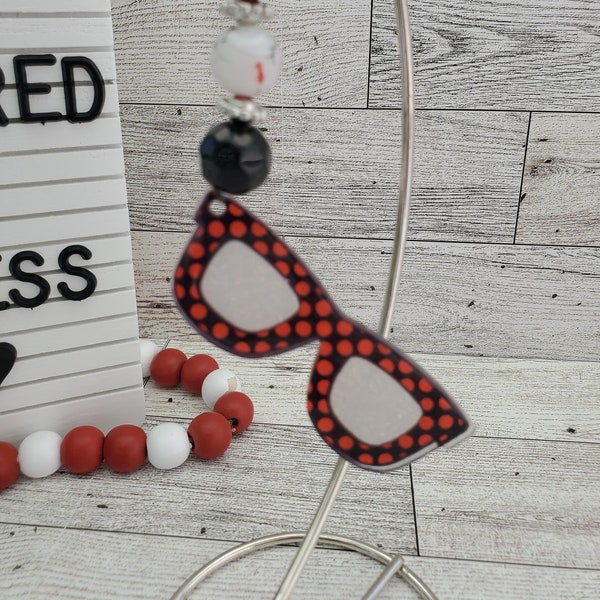 Funky glasses Keychain, keychain, bag tag, beaded keychain, women's keychain, glasses keychain, fashion glasses keychain