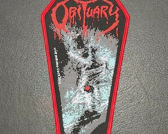 Toppa ricamata con necrologio e causa di morte - Toppa ricamata classica di una band death metal per giacche, zaini e collezionisti.