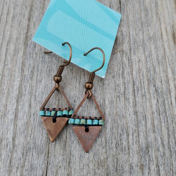 Tiny geometric triange earrings. Beaded geometric minimalist earrings.  Urban edgy style.  Brass and copper and metallic beaded jewelry.