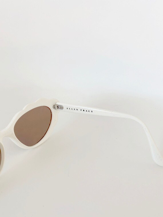 Vintage 80s Cat Eye Ellen Tracy with case 80s Vintage Ellen Tracy White Flower Cat Eye Sunglasses  main image 4