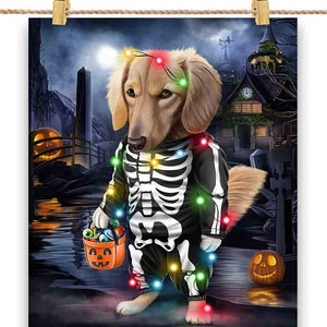 Chien teckel crème en costume de squelette : déguisement de fête d'Halloween - impression d'affiche, art mural, décoration intérieure et carte postale - PrintStarTee