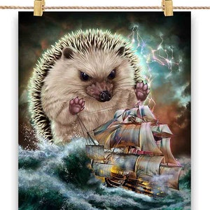 Un monstre hérisson tend une embuscade à un navire de la Royal Navy dans l'océan - impression d'affiche, art mural, décoration d'intérieur et carte postale - PrintStarTee