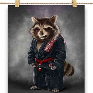Artiste martial raton laveur en judogi noir : Judo et karaté - Impression d’affiche, art mural, décoration intérieure et carte postale - PrintStarTee