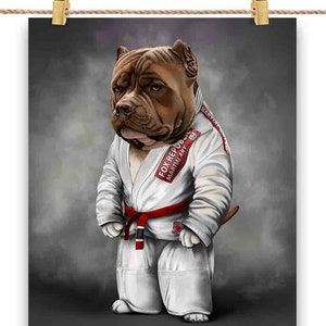 Artista marcial de cão pit bull bronzeado em judogi branco: judô e caratê - impressão de pôster, arte de parede, decoração de casa e cartão postal - PrintStarTee