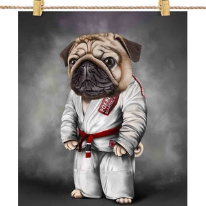 Artiste martial de chien carlin en judogi blanc : Judo et karaté - Impression d’affiche, art mural, décoration intérieure et carte postale - PrintStarTee