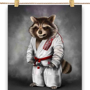 Artiste martial raton laveur en judogi blanc : judo et karaté - impression d'affiche, art mural, décoration d'intérieur et carte postale - PrintStarTee