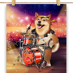 Shiba Dog jouant de la batterie sur scène de concert - Impression d’affiche, art mural, décoration intérieure et carte postale - PrintStarTee