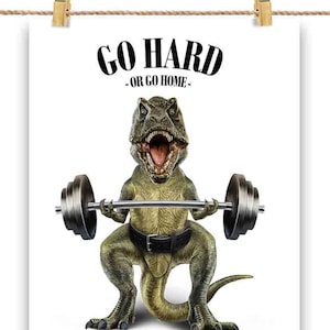 Tyrannosaure Dinosaure Haltérophilie dans la salle de fitness - Impression d’affiche, Art mural, Décoration intérieure et Carte postale - PrintStarTee