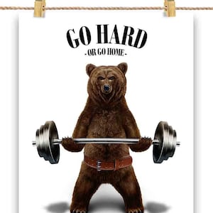 Grizzly Bear Haltérophilie dans la salle de fitness - Impression d’affiche, art mural, décoration intérieure et carte postale - PrintStarTee