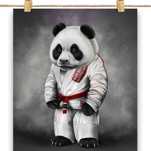 Artista marcial panda gigante em judogi branco: judô e caratê - impressão de pôster, arte de parede, decoração de casa e cartão postal - PrintStarTee