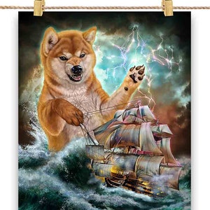 Monster Shiba Dog tend une embuscade à un navire de la Royal Navy dans l'océan - Impression d'affiche, art mural, décoration intérieure et carte postale - PrintStarTee