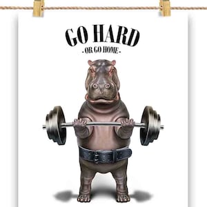 Hippo haltérophilie dans la salle de fitness, exercice d'entraînement inspirant - Impression d'affiche, art mural, décoration intérieure et carte postale - PrintStarTee