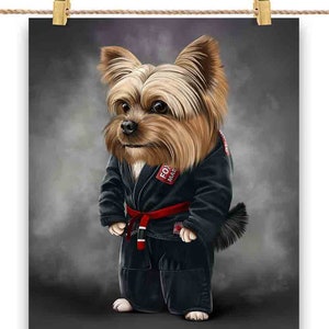 Artista marcial de cachorro Yorkshire Terrier em judogi preto: judô e caratê - impressão de pôster, arte de parede, decoração de casa e cartão postal - PrintStarTee