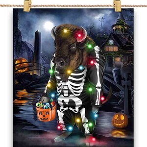 Bison bison en costume de squelette : déguisement de fête d'Halloween - impression d'affiche, art mural, décoration d'intérieur et carte postale - PrintStarTee