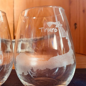 Grand verre à vin sans pied avec contour carte Cape Cod Town, 3 tailles disponibles, personnalisables