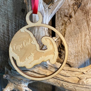 Décoration décorative de carte de Cape Cod fabriquée à partir de bois durable pouvant être personnalisée Choisissez la couleur de votre ruban