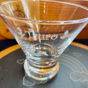 Copa de martini sin tallo con diseño de ancla de Cape Cod Towns. Capacidad para 8 onzas. Grabado con láser. Se puede personalizar.