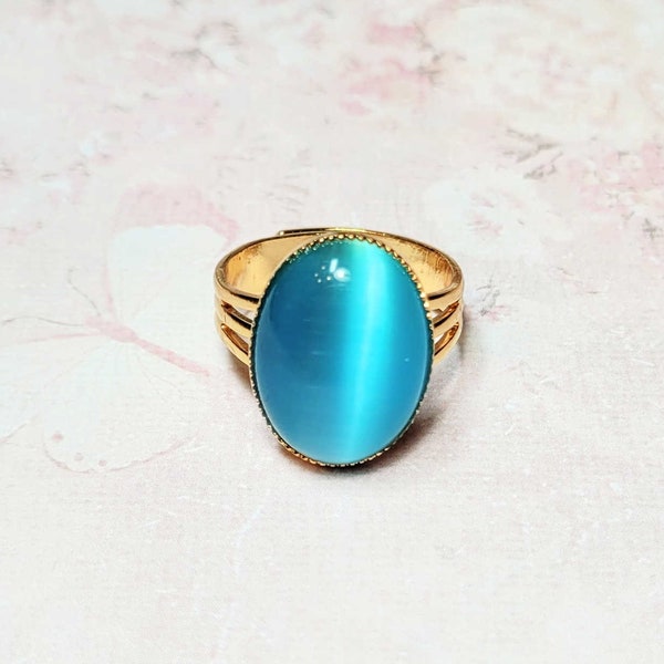 Blue Cat's Eye Ring, Gold Tone Ring, Blue Statement Ring, Aqua Blue Ring, Glass Cats Eye Ring, Blue Cocktail Ring, Adjustable Ring Size 7-9