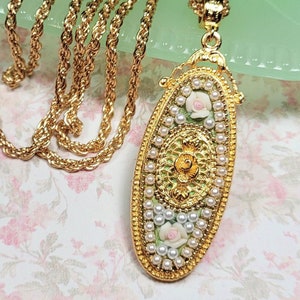 Porcelain Roses & Pearl Mini Assemblage, Vintage Style Gold Plated Necklace, Victorian Necklace, Romantic Style, Costume Jewelry for Women