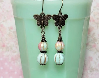 Boucles d'oreilles en perles de verre tchèques, boucles d'oreilles papillon, boucles d'oreilles pendantes, boucles d'oreilles de style bohème, boucles d'oreilles de style vintage, cadeau pour elle