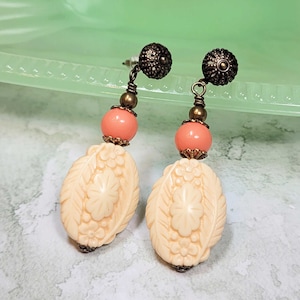 Vintage Resin Peach Color Earrings, Vintage Lucite Beads, Orange Statement Earrings, Costume Jewelry, Vintage Lover Gift