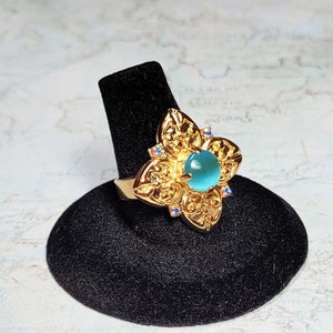 Blue Cat's Eye Ring, Gold Tone Statement Ring, Blue Cocktail Ring, Blue Ring, Costume Jewelry Ring, Adjustable Ring Size 8 image 4