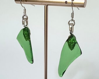 Groen glas Dangle Oorbellen, San Pellegrino fles glas oorbellen, gerecycled fles glas oorbellen, fles glas Dangle Oorbellen