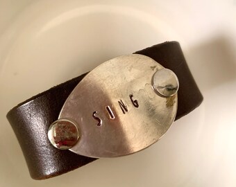 Sing - Slender leather cuff bracelet