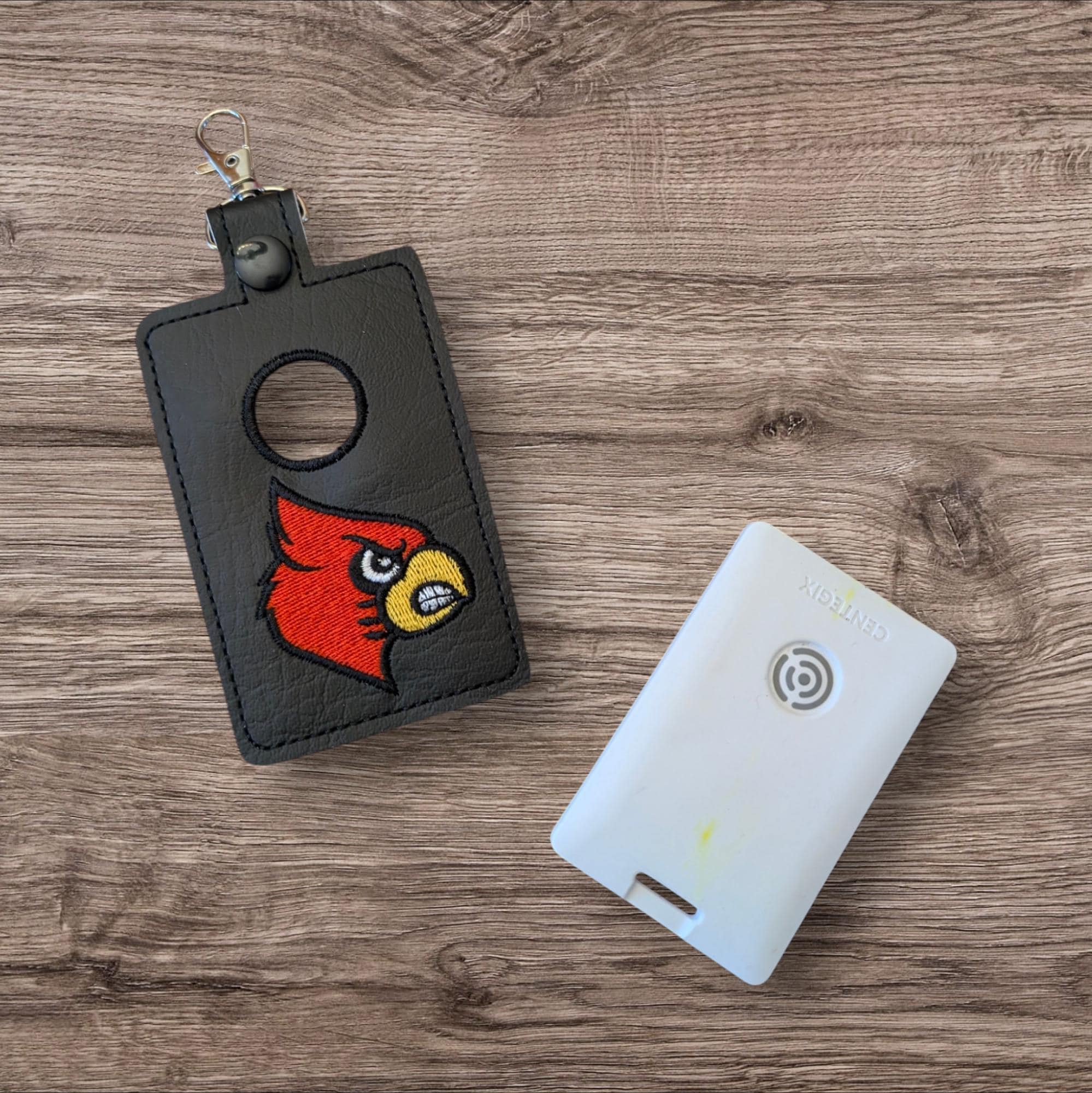 Porte-badge d'identification Cardinal Alarm brodé Alarme Centegix