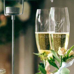 Personalized Crystal Wedding Flutes (set of 2) - Engraved Toasting Flutes - Mr. Mrs. Champagne Flutes - Bride and Groom Champagne Glasses