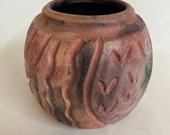 Saggar-fired ceramic vessel