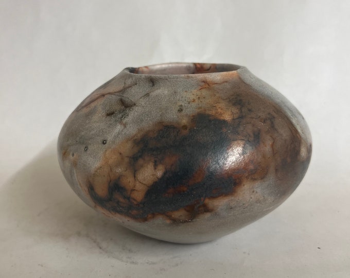 Saggar-fired ceramic vessel