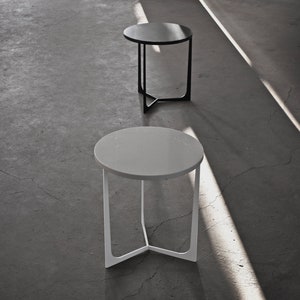 Loft Snail LEL-O / Round side table with white stone  / quartz stone surface / coffee table /  white metal legs / side table / 40x45 cm