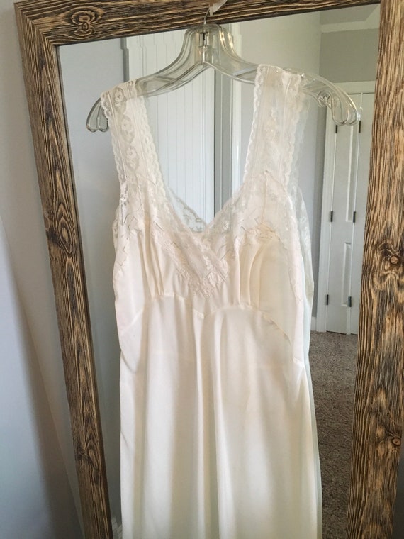 Vintage NOS White Parisian Maid Nightgown Size 32… - image 3