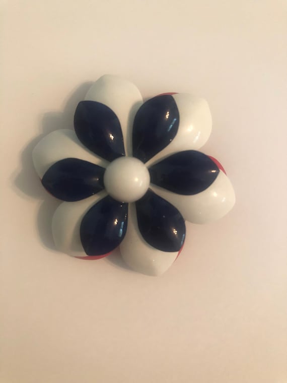 Mid Century Flower Brooch, Vintage Jewelry - image 1