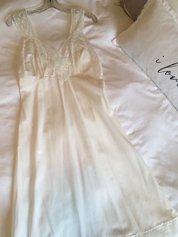 Vintage NOS White Parisian Maid Nightgown Size 32… - image 1